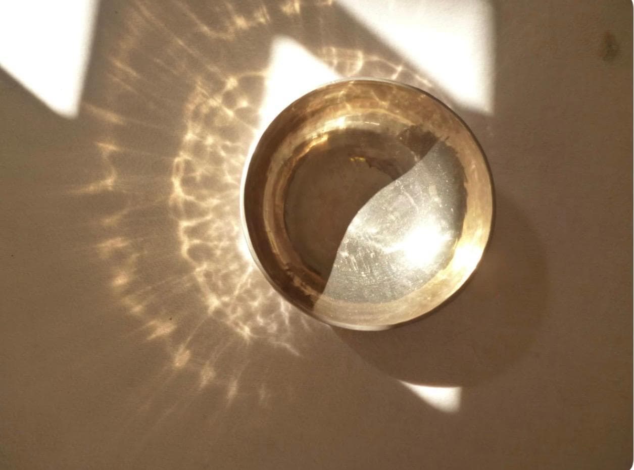 Singing bowl in the light